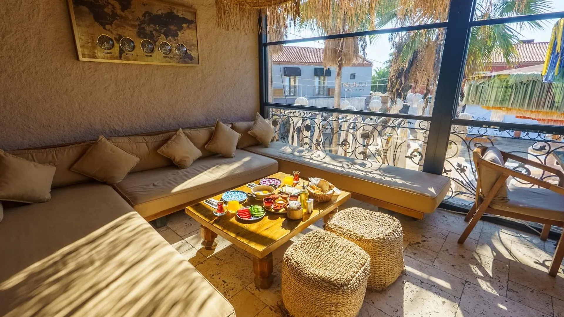Alacati Aura Plus Izmir 2*,