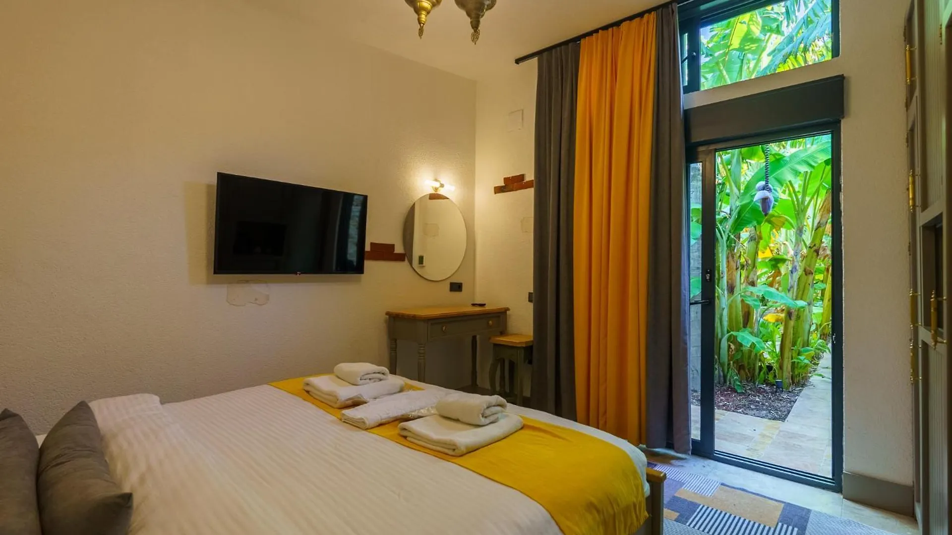 Alacati Aura Plus Izmir 2*,