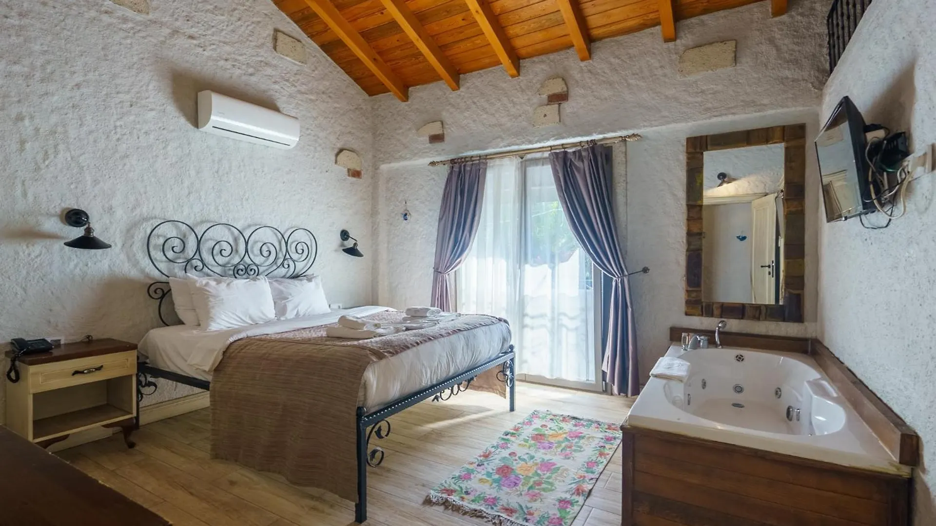 Alacati Aura Plus Izmir 2*,